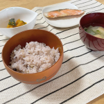 ・┈┈┈┈┈┈┈┈┈┈┈┈┈┈┈┈┈┈┈┈┈┈┈┈┈┈┈ 北海道の玄米雑穀🍚 いつもより華やかな朝ごはんになりました‪‪𓂃 𓈒𓏸◌‬ 授乳中は食欲が止まらなかったけれどこの…のInstagram画像