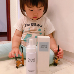 泡がふわふわでとても気持ちいい洗顔料。洗い上がりはお肌つるつるでさっぱり。気持ちまで上向きになるね！！三姉妹ちゃんたちもふわふわ洗顔して大喜び〜！子供のお肌にもやさしいところがすごくお気に…のInstagram画像