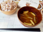 ドクター味噌汁で朝ごはん🌄こちらは、お湯100ml～140mlを注ぐと簡単にお味噌汁ができる商品🌟満腹成分「サイリウムハスク」、燃焼成分の「黒生姜」、300億個の乳酸菌、 野菜粉末など…のInstagram画像