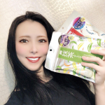 ワフーメイドの【宇治抹茶マスク＆酒粕マスク】を使わせていただきました。袋を開けた瞬間から、お抹茶の心地よい香りが広がります。パック自体は薄めで、トロミなどはありませんがかなり長時間しっとり…のInstagram画像
