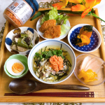 こうも暑いと、、、食欲も料理へのモチベーションもだだ下がり💦さらっと食べられて、簡単に作れる「冷やし茶漬け」で栄養チャージ！！.@goshoku.co.jp さんの「函館あさひ 荒ほぐし鮭…のInstagram画像