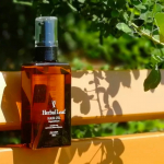 ・Herbal Leaf HAIR OIL厳選された国際基準のオーガニック成分を配合した洗い流さないヘアトリートメント。紫外線やドライヤー、ダメージなどから髪を守り、艶髪へ。あ…のInstagram画像