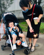 My son is full of energy with a runny nose💧wwwWe took a walk and fireworks🎆✨Energy charge with h…のInstagram画像