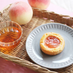 【季節限定】桃とスパイスの香りを楽しむパイ🍑メリーチョコレートから夏におすすめの「PIE314 香るパイ桃」が届きました。PIE314は香りを主役にしたパイ専門店。3:1:4の調合…のInstagram画像