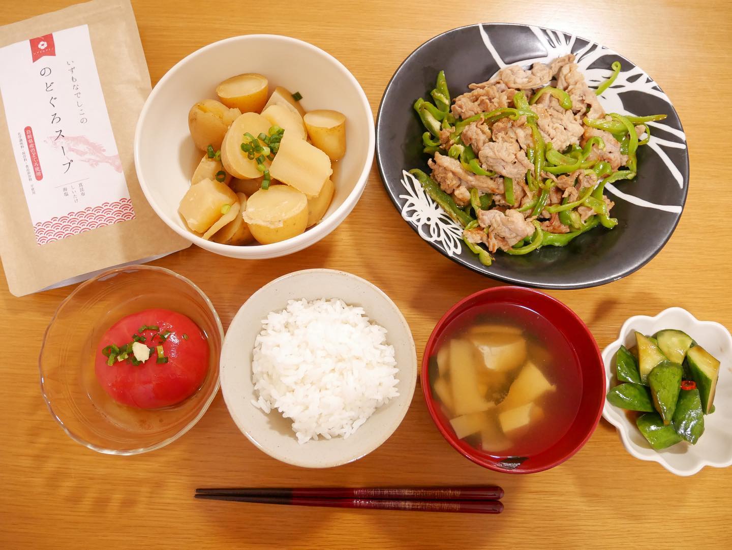 口コミ投稿：今日のご飯🍚*・豚肉とピーマンの中華炒め・じゃがいもの煮物・トマトの出汁浸し・き…