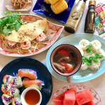 猛暑、いや酷暑💦⁡暑い時には暑い国の食べ物が良いよねえ。⁡ということで本日はアジアン♪⁡🍤海老やひき肉をいれたバインセオ🥑サーモンとアボカドと野菜を巻いた生春巻🍅牛すじ…のInstagram画像
