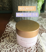 佐藤薬品工業株式会社さんの 「AQMOISTURISER」を御紹介します。  ここのところ朝晩使っています。ちょっとこっくりと濃厚で、乾燥肌の人にすごくいいクリームです。肌の中…のInstagram画像