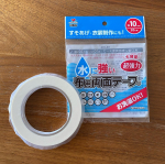 KAWAGUCHIの「水に強い布用両面テープ」のご紹介です♡水洗い可能なので裾上げにはもちろんのこと、手芸工芸にも最適です！両面テープなので子どもでも使いやすい。小学校のお道具BOX(段ボー…のInstagram画像