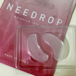 ♡マイクロニードル化粧品の【NEEDROP】角質の深層部にヒアルロン酸を直接届けてくれるらしい✨袋を開けてみてびっくり❣️美容液でひたひたなのかと思ったら、水分がない。シートには粘着力があり…のInstagram画像