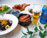 週末飲み🍻というかお盆飲み⁉️🤔☆イカとカラスミのパスタ☆カスレ☆生ハムとオリーブ☆サラダカラスミパスタは好きなパスタランキングでもかなりの上位😍冷凍してあったカラスミパウダーと、寝か…のInstagram画像