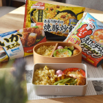 夏休みの子どものお昼ごはんは、いつもお弁当を作っています。毎日のことなので、たまには手を抜きたくなることも…そんな時に、あると便利な冷凍食品♪今日はラクをさせてもらい、３種もの冷凍…のInstagram画像