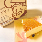 🧀˗ˏˋりくろーおじさんˎˊ˗ずっと食べてみたかったりくろーおじさんのチーズケーキ🤍母のお友達から頂きました🐰濃厚なチーズケーキと思いきやふわふわで軽くてあっさり系…のInstagram画像