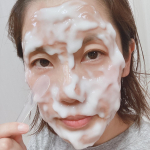 新感覚❤️プルプル炭酸パックを使ってみたよ❤️ジェルとパウダーを使う直前に混ぜて塗ると、プルプルのパックが固まってくるの！高濃度炭酸ガスのパックでツルツルもちもち肌に👏美容成分が留…のInstagram画像