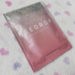 NEEDROP💕気になる箇所に貼って寝るタイプの『針状美容液』です😊角質最深部にヒアルロン酸を直接届けるという発想から生まれました👑1枚のシート内の1800本のマイクロニードル（2枚合計す…のInstagram画像