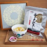 【豊の天然だし松極】をお試ししました☺️かつお節をベースにいわし煮干、焼きあご、椎茸、昆布等国産6素材が配合されただしパック✨自然な香りと旨みが効いたおいしい出汁がとれます💡とうも…のInstagram画像