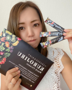3つの炭と9種類の黒ダイエットサポート成分配合の『KUROJIRU』黒汁お試しさせて頂きました✨炭の吸着力と吸収力でスッキリクレンズダイエットサポートしてくれます❤️1包にヨーグル…のInstagram画像