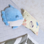 「子どもの枕(夏仕様)」..子どもが寝るときに、保冷剤をタオルで巻いたものを欲するようになりました。多分熱あったときか怪我したときに使って快適だったんだろうな。寝苦しくない室温にし…のInstagram画像