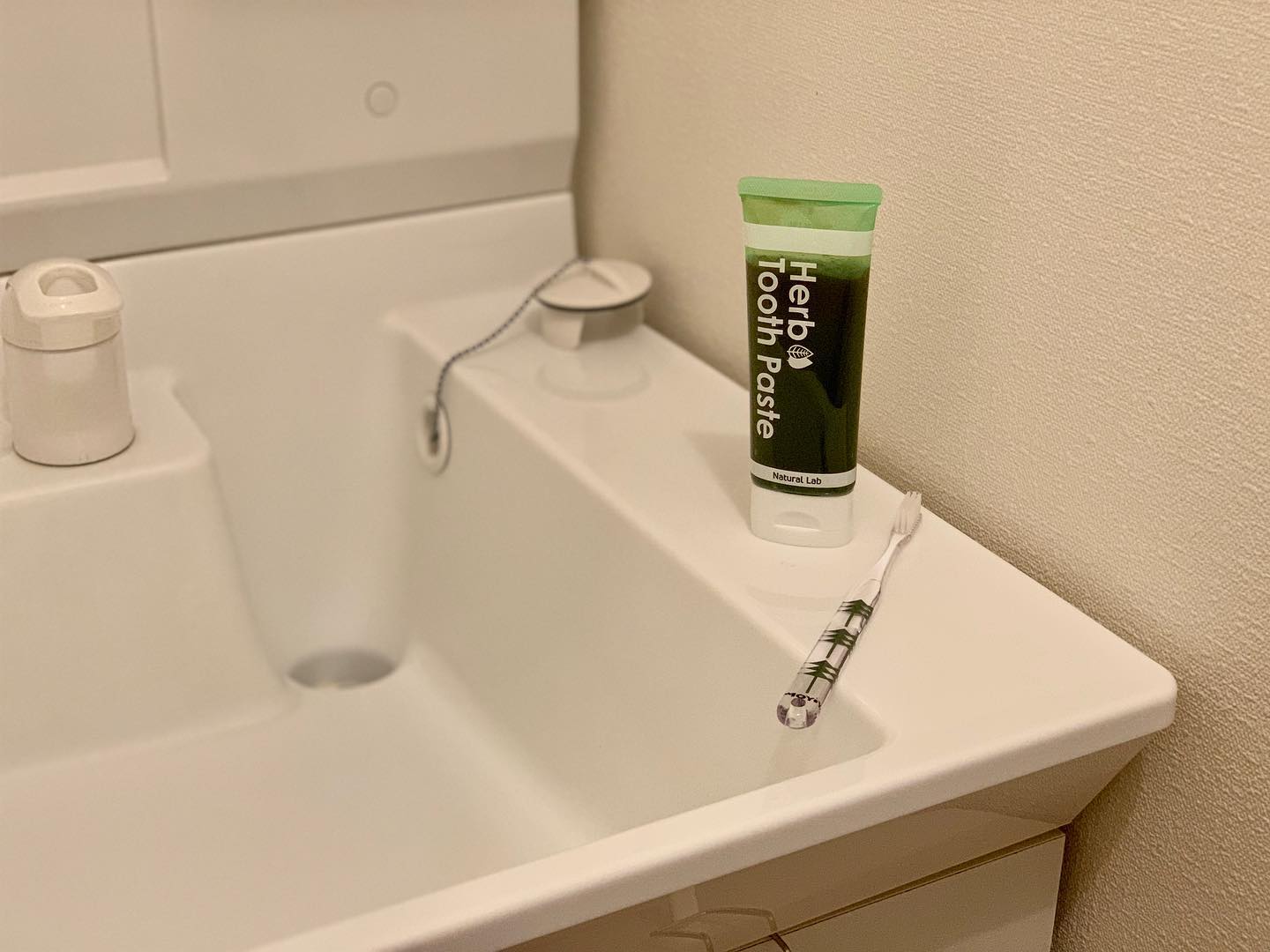 口コミ投稿：ナチュラボ　生ハーブ歯みがき🌿生のハーブがそのまま入った歯みがきで、やみつきにな…