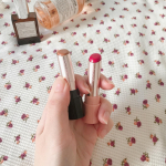 @donatural のリップを頂いたのでレポを💄保湿力の高いリップで、これ一つで塗れるから便利🙆🏻‍♀️！色は2枚目のスウォッチをぜひ見てみてください❤︎ピンクの方はそれだけで塗ってもか…のInstagram画像