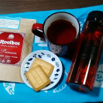 ルイボスティーは前から時々飲んでいました。紅茶やコーヒーより、あと味がすっきり。お菓子だけでなく、食事ともあうので、好きです!　#タイガールイボスティー #ルイボスティー #プレミアムルイボス…のInstagram画像