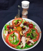 ・🥗今日8月31日は#野菜の日 🥗#パワーサラダ 作りました‼️味付けはシンプルに塩胡椒🧂#オリーブオイル🫒 #ビネガー 🍾で🤗・テーブルに置くだけで映えるSALT …のInstagram画像