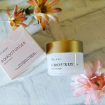 【モチムチ保湿肌☆AQMOISTURISER】秋冬とこれから迎える寒さから肌を守るクリームで乾燥と寒さに備えます(•ө•)♡ここ数日、朝晩と昼の気温差で、肌も乾燥しがちです。砂糖薬品さ…のInstagram画像