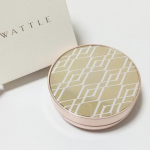 株式会社gratefulさんの『WATTLE クッションファンデーション』前回はミディアムベージュを使いましたが、今回はライトベージュをお試しさせていただきました😊わたしにはライトベージュの方…のInstagram画像