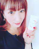 .コスメを本音でレビューする雑誌「LDK the beauty」でも話題の「Pidite 毛穴落ち防止下地」❤️毛穴の凹凸をフラットにし、肌のトーンアップまで叶えてくれ、まるで…のInstagram画像