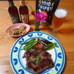 🥩🍺おうちごはん🍺🥩*一昨日のお一人様晩ごはん🌃🍴いっぱいお肉食べたかったか、アンガス牛のでっかいステーキ🥩お肉だけでお腹いっぱい😂*ブルックリンブルワリー🍺とお魚の皮のチップ…のInstagram画像