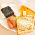 🍳\ お昼ごはん𓌉◯𓇋 /𖧧.｡.Menu⚪︎おにぎり⚪︎ウインナー⚪︎フレンチトースト⚪︎お芋メープルパンパン屋さんで買ったパンとスーパーで一目惚れしたパ…のInstagram画像
