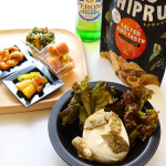 おつまみはトトチップる ロカボ＆コラゲン　魚皮のチップス　ソルテッドエッグ味白身魚の皮をチップスにした、低糖質でコラーゲンたっぷりのヘルシーなスナック菓子をモッツァレラチーズと合わせて♡カリッと…のInstagram画像