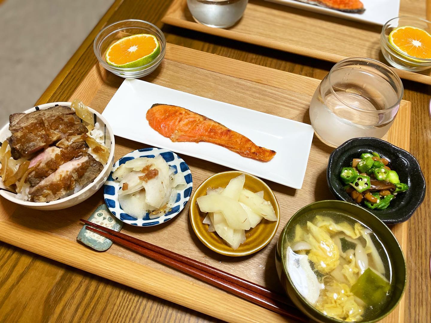 口コミ投稿：..▷▷▷2021.09.18（土）..🌿低糖質ステーキ丼🥩🍚🌿和風スープ（白しめじ🍄卵🥚ワカメ）🌿鮭…