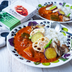 今日のランチは野菜カレー🥕nakatoの麻布十番シリーズ、「野菜カレー5種の野菜入り」です。じゃがいも、かぼちゃ、れんこん、たまねぎ、トマトに豆が入った具沢山のルウ。麻布十番シリーズ、…のInstagram画像