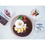 . レトルトカレーでおひるごはん𓂃 𓈒𓏸 麻布十番シリーズビーフカレー 18種類のスパイス使用✨ やわらかく煮込んだ牛肉と香味野菜の旨みに、スパイスを効かせた欧風ビーフ…のInstagram画像