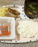 8rincoro21.最近は納豆大好きで毎回1パック！多い時はママの分まで食べて2パック食べることも🤣このプレートでご飯食べるようになって、おかずもきちんと食べてくれることが増えたかな…のInstagram画像