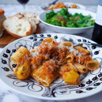 栗とラグーのボロネーゼ🍝🌰にしようと思ったらなんだか野菜がいっぱい入ってしまって野菜と栗のボロネーゼになった🤣でもこれがめちゃくちゃ美味しかった〜‼️いつも作り方適当なので🤪同じ味にならな…のInstagram画像