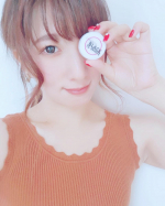 .ホワイトニング粉歯磨き。「BLACK IS WHITE」汚れ、黄ばみ、歯石、歯垢の沈着を防ぎ、歯本来の白さを取り戻すカーボン入りホワイトニングパウダー🦷✨✓発泡剤を使用し…のInstagram画像