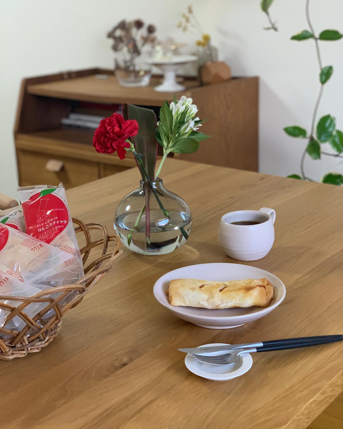 口コミ投稿：今日のおやつ。ラグノオ　パティシエのりんごスティック🍎青森県産リンゴで作ったシロ…