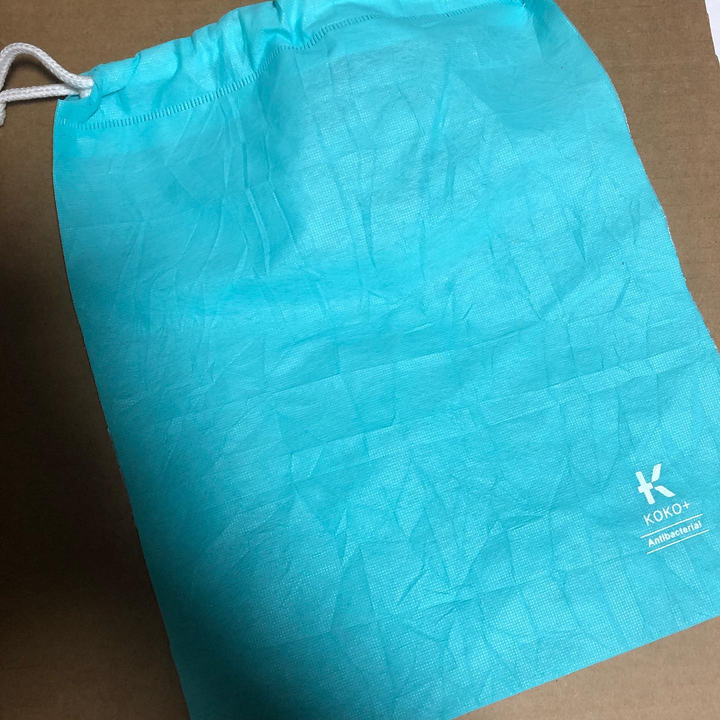 口コミ投稿：Dew (R) 使用 不織布の巾着 MこちらはKAWAGUCHIさんのKOKO+の製品です。KOKO+さんは…