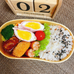 今日のお弁当🍱あゆのバイト弁当🍱#マルハニチロ 様から頂いた白身魚タルタルソースと牛カルビマヨネーズ入れました♪自然解凍で🆗　忙しい朝にも便利☺️そして美味しい😋今日は近くの小学校…のInstagram画像