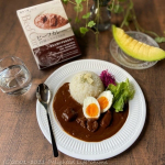 *ビーフカレーでお昼ごはん♪ nakato麻布十番シリーズ ビーフカレー18種のスパイス使用。レトルトカレーとは思えない美味しさよ♡ ごろごろ大きな牛肉はほろほろ軟らかく煮こま…のInstagram画像