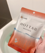 薬用 HOT TAB WELLNESSで、入浴タイム。41℃以下のぬるめのお湯で15分以上入浴。体の芯から温まります。お風呂はのんびーりつかりましょ？#足湯ブーツ #重…のInstagram画像