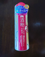 酒粕しっとり化粧水シャバシャバした化粧水ではなくてとろりとした化粧水だけどもたつかず肌に入っていきます乳液いらないわ！ほんのり酒粕の香り嫌いじゃないので…のInstagram画像