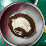 健美チャイを使ってロールケーキを作りました。ケーキ🍰チャイの香りがしてとても美味しかったです。クリームをあわだてチャイの粉末を入れた時､部屋中に香りが漂いました。また、チャイの健美茶もいただき…のInstagram画像