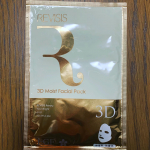 「リバイシス　モイスト　フェイシャルパック」美容シートマスクとして、希少な3D製法を使用。2枚の生地をセンターラインで、繋ぎ合わせたことで、小鼻キワ、輪郭周り、アゴ下も…のInstagram画像