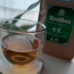 【緑茶みたいなノンカフェインのお茶】大好きなルイボスティー🍵ここ1年は、ほぼタイガールイボスティーを愛飲しています😊この生葉（ナマハ）ルイボスティーは、蒸気を使ってあえて発…のInstagram画像