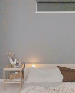 プチお部屋紹介💐寝室は圧迫感が少ないようにロウベッド🛏全体的に落ち着いた色でまとめて、安心できるような空間にしました❤︎#ベッドルーム#インテリア好きな人と繋がりたい#ていねい…のInstagram画像