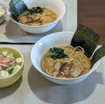 今日のランチはキンレイのお水がいらない横浜家系ラーメン🍜凍ったままお鍋に入れて温めるだけで出来上がり🎶簡単で美味しい👍妊娠前に自転車で家系ラーメン巡りしてたのを思い出す🚵#PR #株式会社キン…のInstagram画像