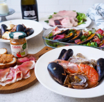 週末飲みメニュー🍾☆ペスカトーレ風パスタ🦐☆かぼちゃと生ハム、ベビーリーフのサラダ☆ローストポーク☆生ハム、ドライトマトのパテ☆パンナコッタいつものようにパスタは魚介で…のInstagram画像