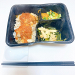 今日のお昼はダイエット•ボディメイク用宅配食でお手軽ランチ🍱⁡電子レンジで温めるだけで食べられるからとっても便利✨⁡バランスよく食べられるのも嬉しい😆@dietician_20…のInstagram画像